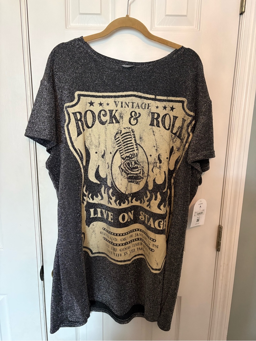 ARULA Black Sparkle Graphic Tee with Cream Print